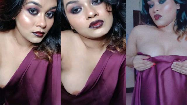 Very Cute Indian Hot College Girl Showing Her Boobs