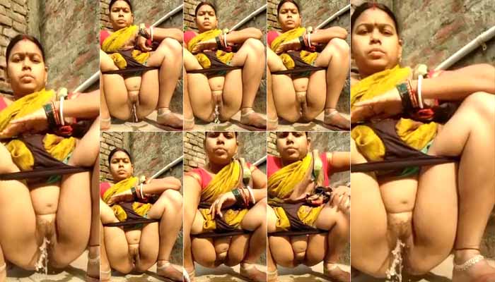 Bhabi Pissing Video For Lover