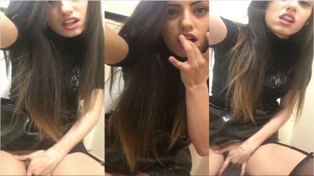 Sexy Paki Girl Fingering Pussy In Public Toilet Watch 