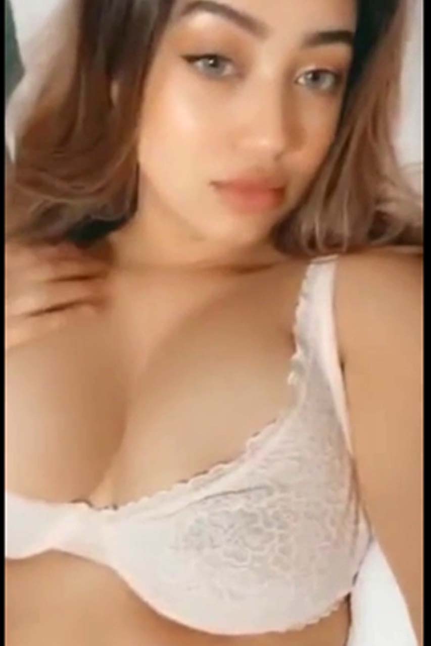 Sexy Paki Girl Showing Her Boobs pakistani chudai video