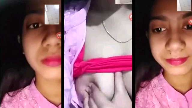 Desi girl showing tities